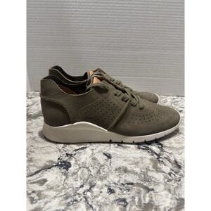Gentle Souls by KennethCole Raina Lite Women's 8M Olive Green Jogger Sneaker